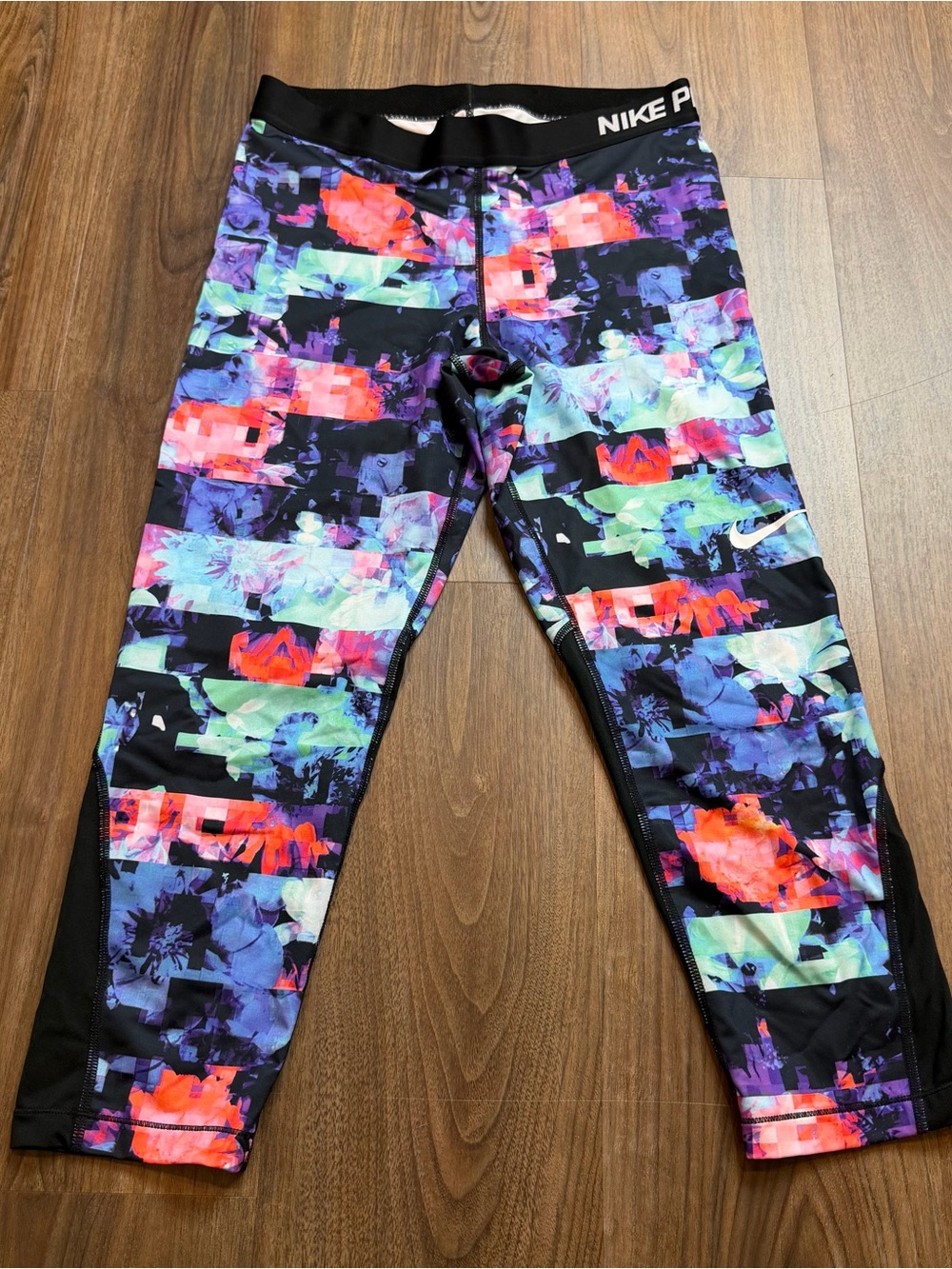Nike Pro Womens Medium M Dri-Fit Capris Training Running, Super Nice!